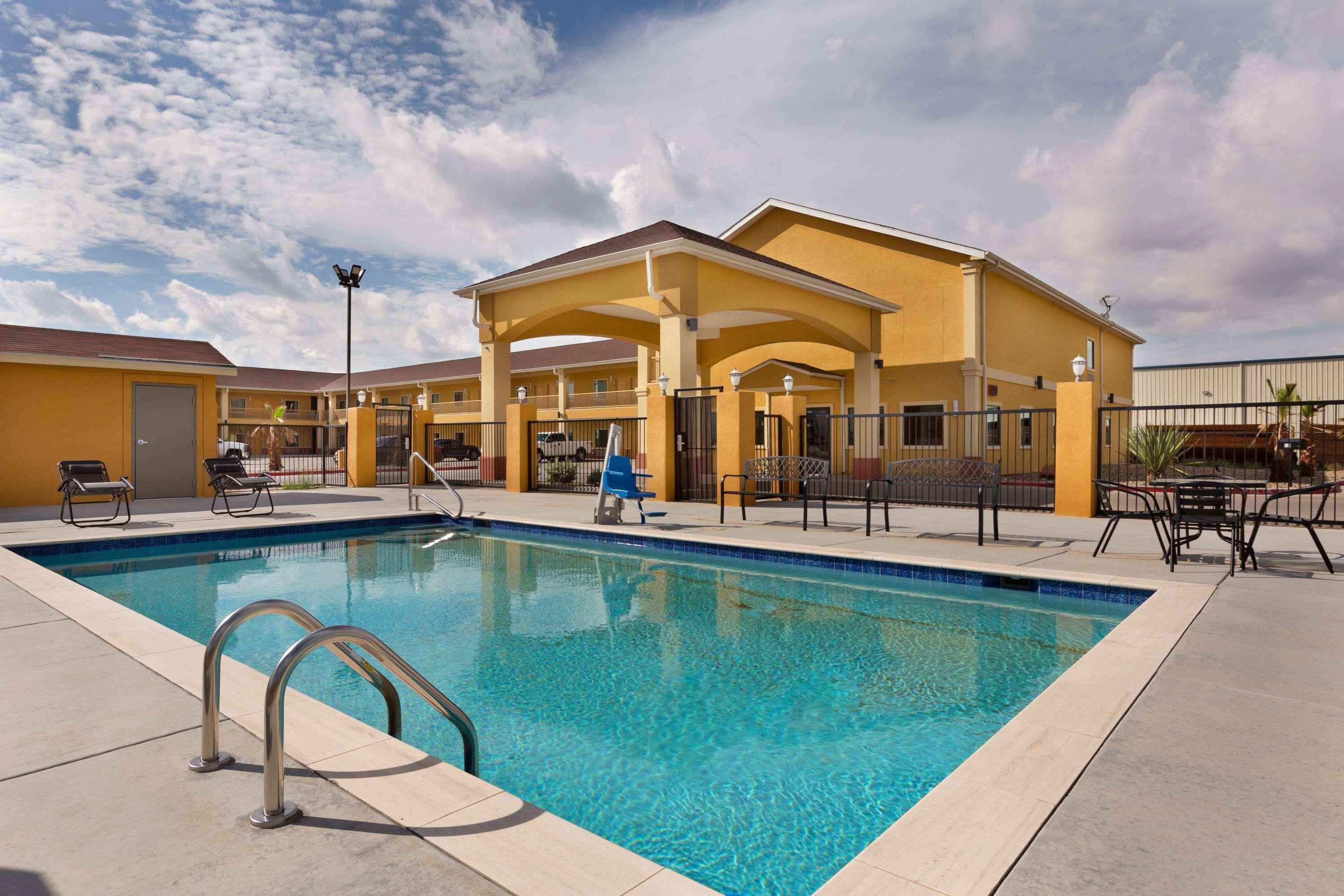 Days Inn By Wyndham Odessa Exterior photo